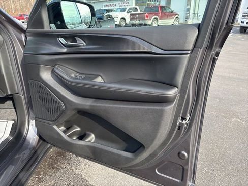 New 2025 Jeep Grand Cherokee Altitude image 19