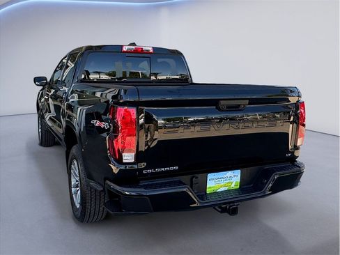 Used 2023 Chevrolet Colorado LT w/ LT Convenience Package II AWD/4WD image 4