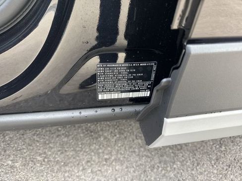 Used 2025 Volkswagen Tiguan SE image 32