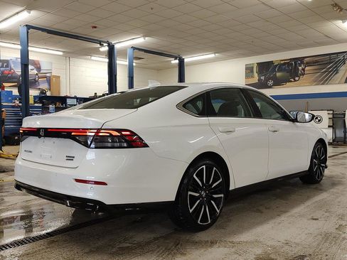 Used 2023 Honda Accord Touring image 8