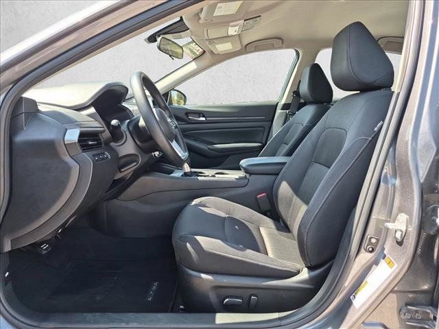 Used 2025 Nissan Altima 2.5 SV FWD image 14