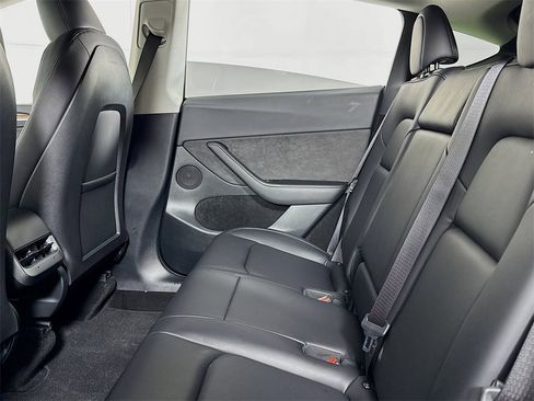 Used 2023 Tesla Model Y 2WD image 13