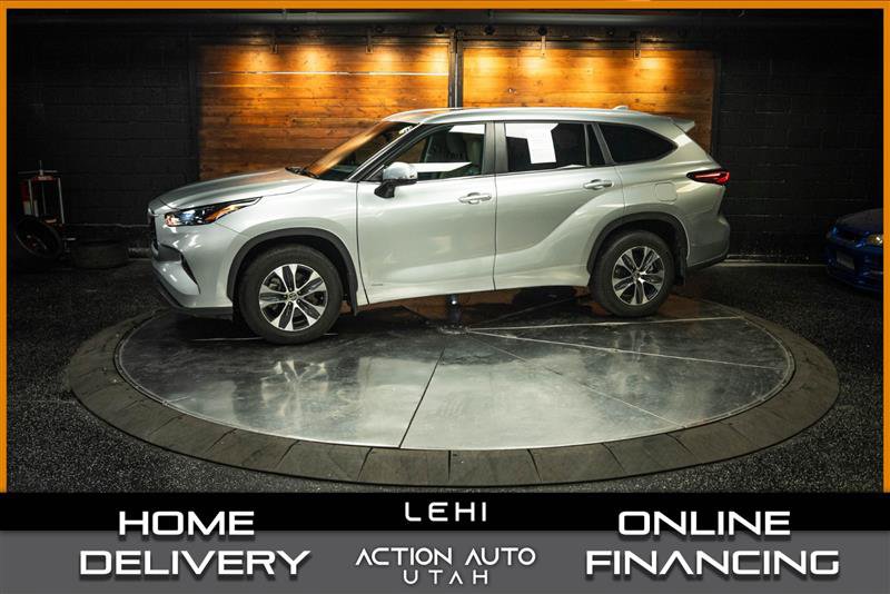 Used 2024 Toyota Highlander XLE AWD/4WD image 1