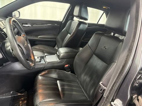 Used 2018 Chrysler 300 S AWD/4WD image 5