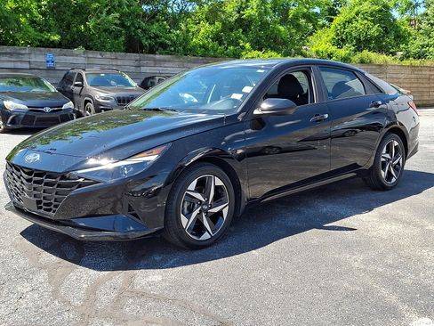 Certified 2023 Hyundai Elantra SEL w/ Convenience Package FWD image 3