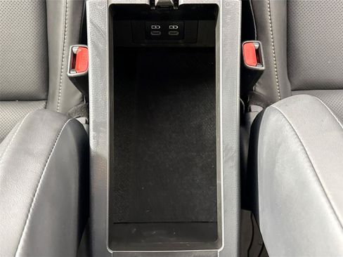 Certified 2025 Toyota Prius XLE FWD image 33