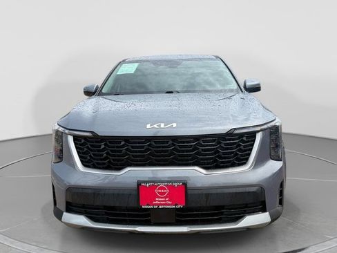 Used 2024 Kia Sorento LX FWD image 9