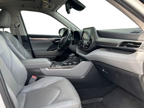 Used 2022 Toyota Highlander Limited AWD/4WD image 16