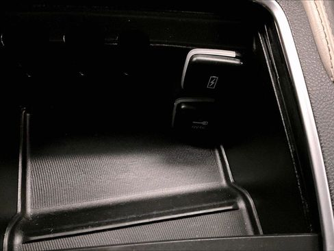 Used 2023 Chrysler Pacifica Limited image 32