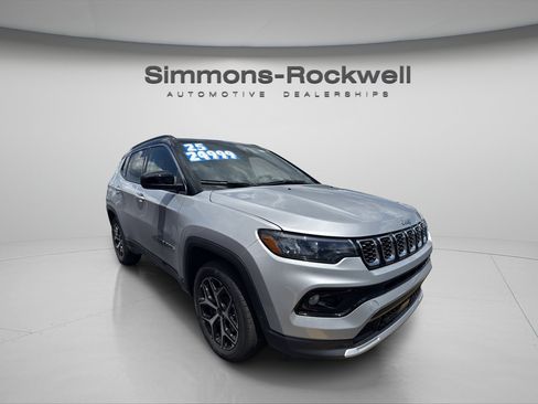 Used 2025 Jeep Compass Limited AWD/4WD image 5