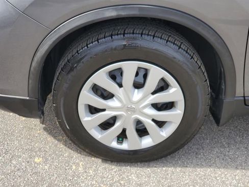 Used 2018 Nissan Rogue S image 5