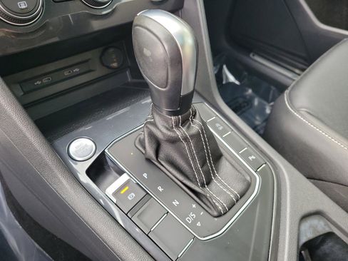 Used 2021 Volkswagen Tiguan SE R-Line image 10