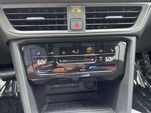 New 2026 Volkswagen Taos SE FWD image 28