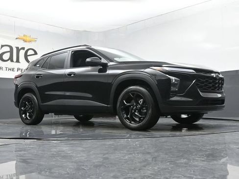 New 2026 Chevrolet Trax LT w/ Driver Confidence Package FWD image 2