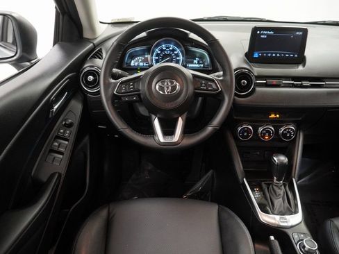 Used 2020 Toyota Yaris XLE image 21