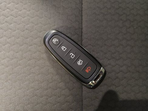 Used 2019 Ford Escape SE image 32