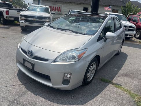 Used 2011 Toyota Prius Three w/ Solar Roof Pkg FWD image 2