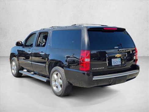 Used 2014 Chevrolet Suburban LTZ RWD image 8