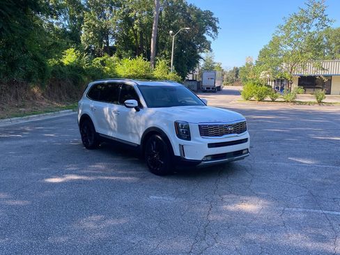 Used 2020 Kia Telluride SX w/ Towing Package FWD image 3