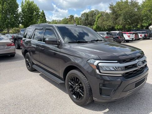 Used 2024 Ford Expedition XLT RWD image 3