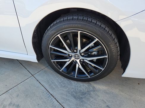 Used 2024 Toyota Camry SE image 9