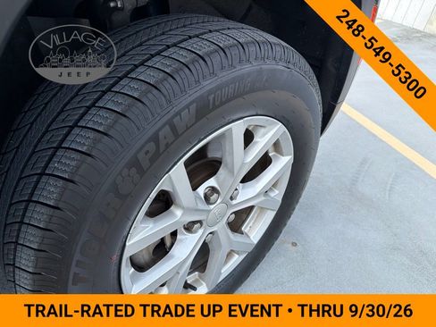 Used 2023 Jeep Grand Cherokee L Limited AWD/4WD image 4