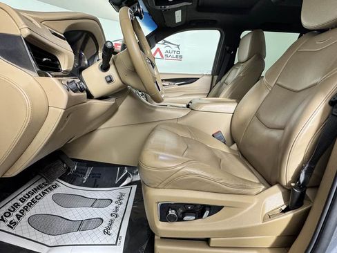 Used 2019 Cadillac Escalade Platinum AWD/4WD image 16