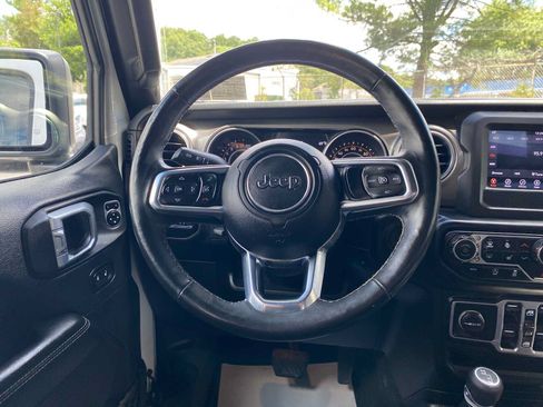 Used 2018 Jeep Wrangler Unlimited Sahara AWD/4WD image 16