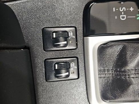 Used 2017 Toyota Highlander SE image 23