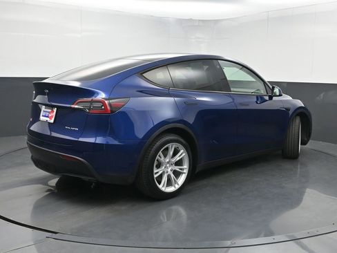Used 2021 Tesla Model Y Long Range AWD/4WD image 21