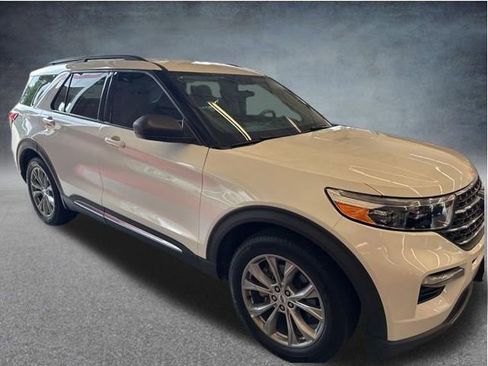 Used 2023 Ford Explorer XLT w/ Equipment Group 202A RWD image 10