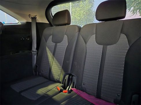 Used 2023 Kia Sorento LX image 9