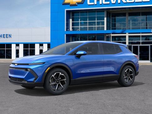 New 2026 Chevrolet Equinox EV LT image 2