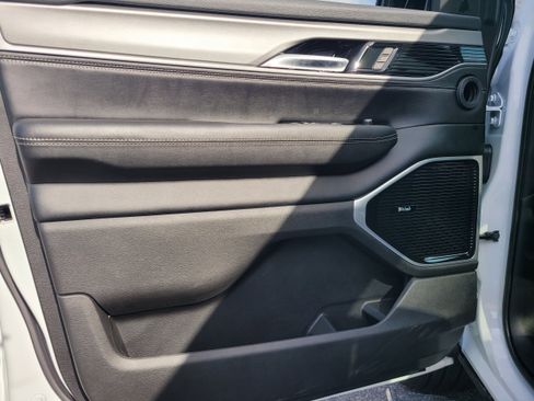 New 2026 Jeep Grand Wagoneer L Limited AWD/4WD image 14
