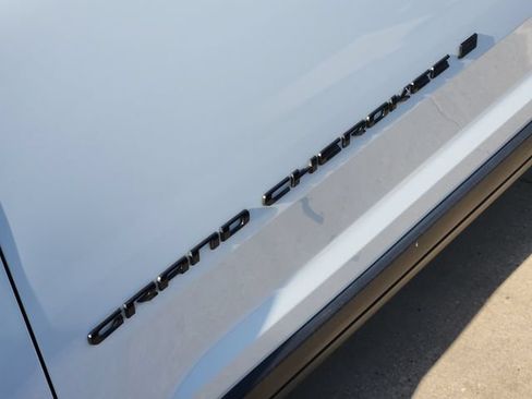Used 2024 Jeep Grand Cherokee L Laredo RWD image 10