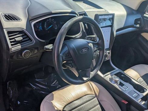 Used 2021 Ford Edge SE image 11