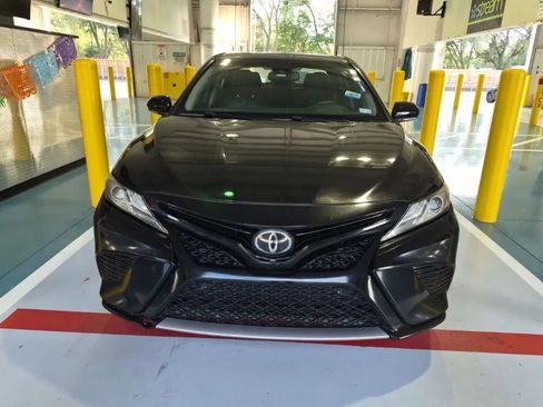 Used 2018 Toyota Camry XSE FWD image 4