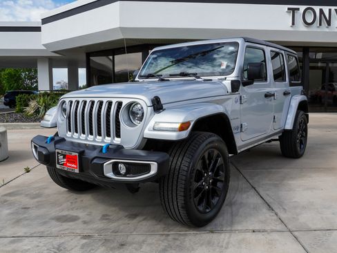 Used 2023 Jeep Wrangler Unlimited Sahara AWD/4WD image 4