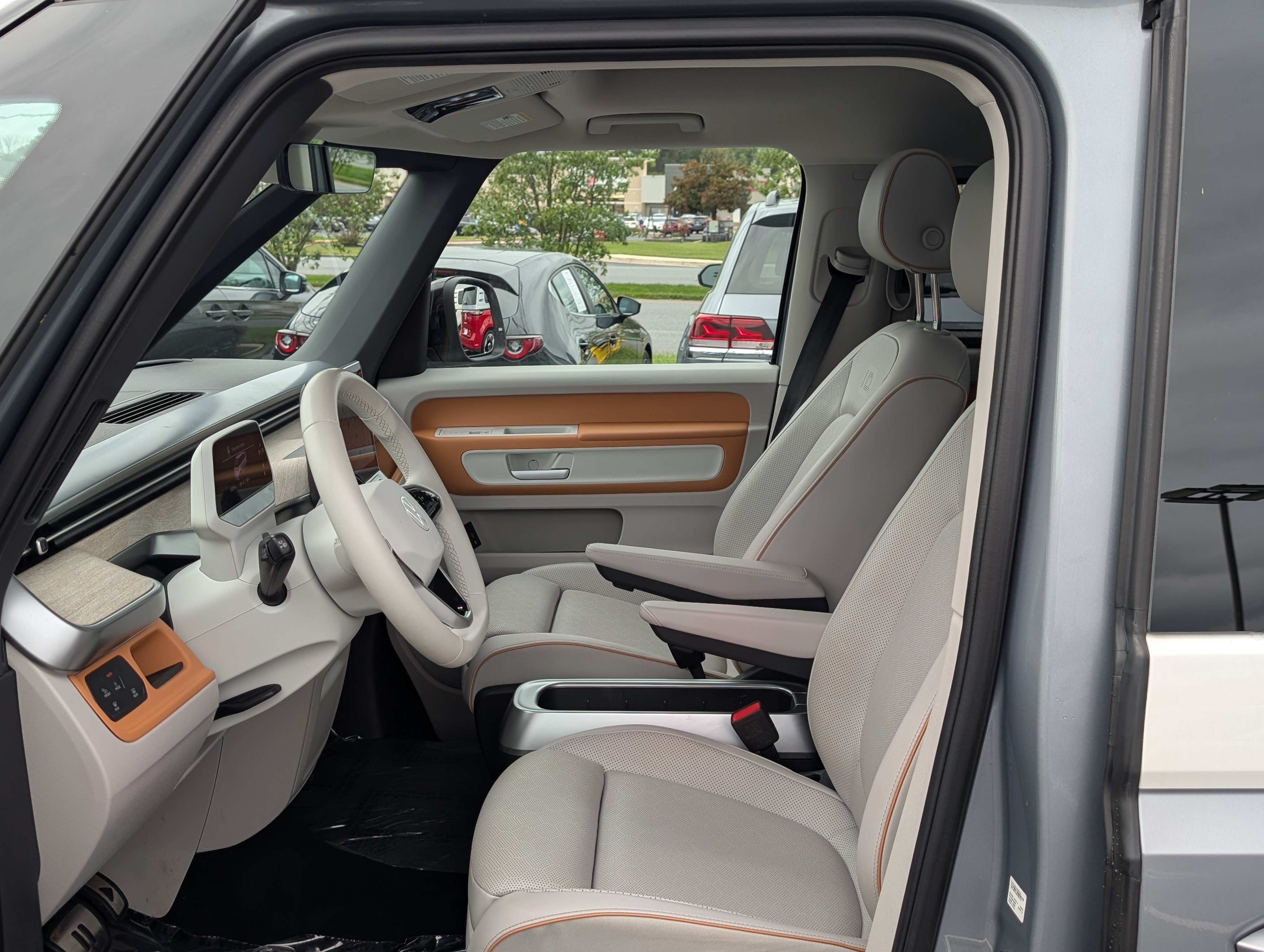 Used 2025 Volkswagen ID. Buzz 1st Edition AWD/4WD image 18