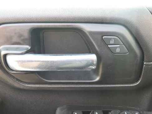 Used 2021 Chevrolet Silverado 2500 LT w/ Convenience Package image 17