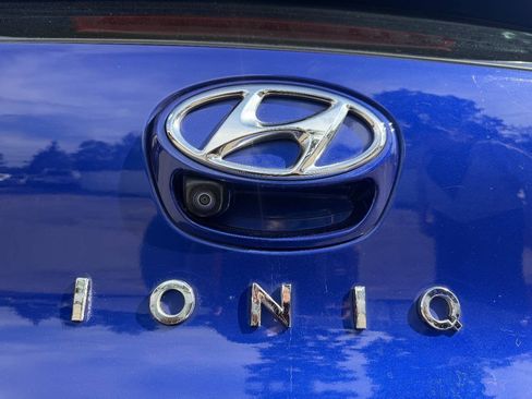 Used 2020 Hyundai Ioniq SE FWD image 18