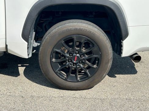 Used 2022 Toyota Tundra SR5 w/ SR5 Convenience Package AWD/4WD image 9