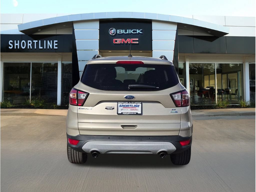 Used 2017 Ford Escape SE w/ Equipment Group 201A AWD/4WD image 4