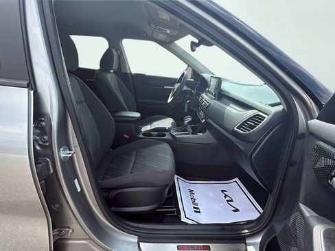 Used 2023 Kia Seltos LX AWD/4WD image 31