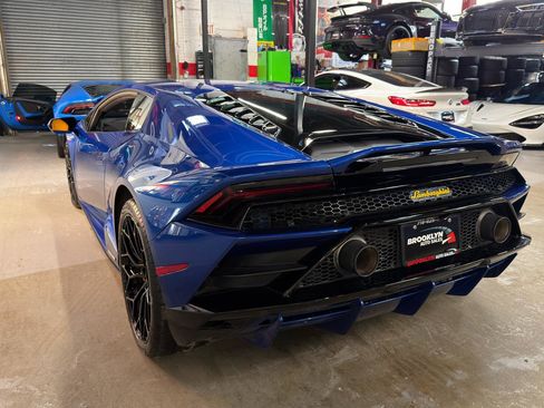 Used 2020 Lamborghini Huracan EVO image 8