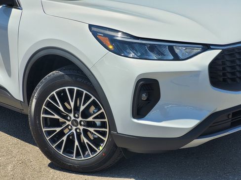 New 2025 Ford Escape SE image 6