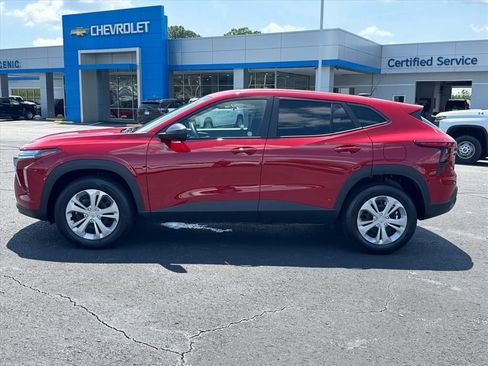 Used 2026 Chevrolet Trax LS FWD image 6