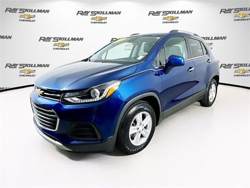 Used 2020 Chevrolet Trax LT w/ Driver Confidence Package image 3