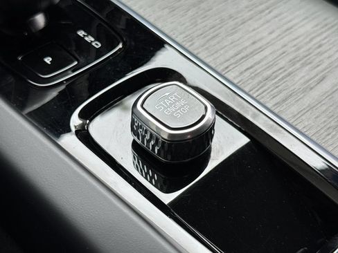 Certified 2025 Volvo XC60 B5 Plus AWD/4WD image 22