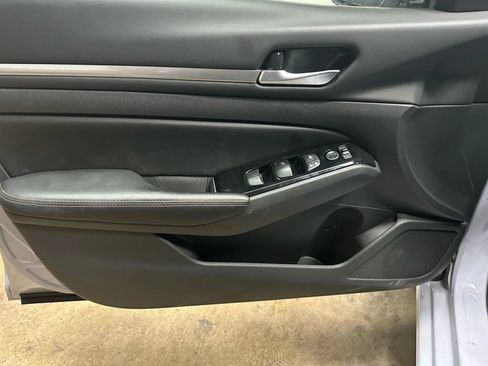 Used 2024 Nissan Altima 2.5 SR FWD image 14